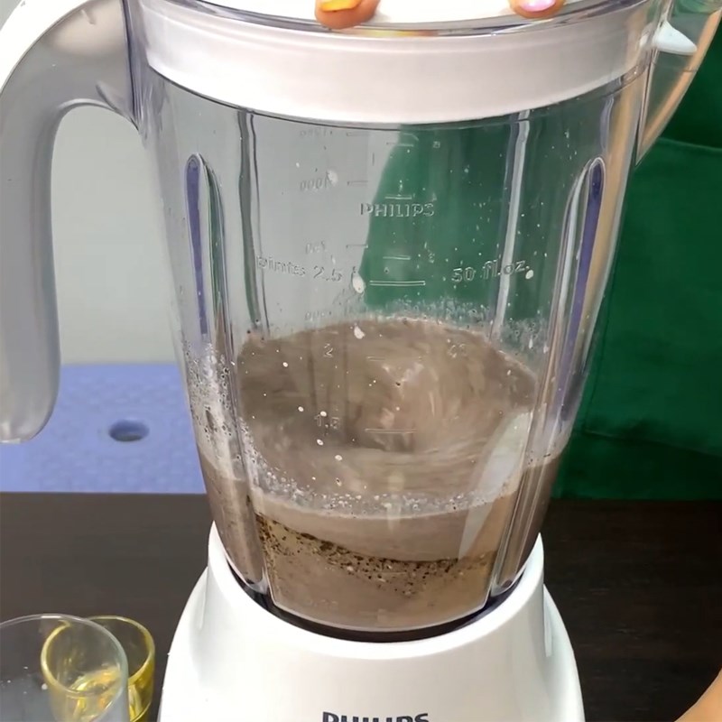Bước 2 Xay oreo với chuối Sinh tố oreo chuối