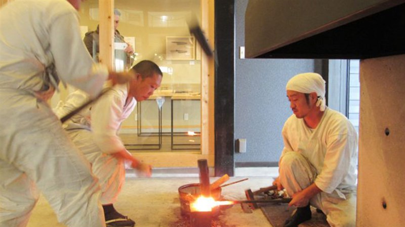 Lịch sử r&egrave;n dao Nhật Bản