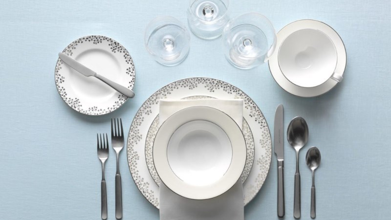 Khám phá cách sắp xếp bàn ăn kiểu Âu sang trọng và chuẩn nhất
