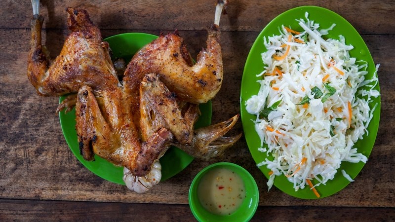 Gà đốt lá chúc Ô Thum