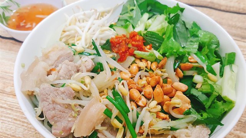 Bún thịt xào