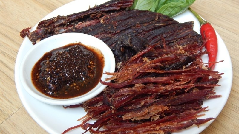 Thịt trâu gác bếp