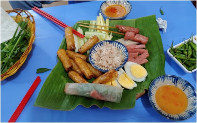 Món ăn tại Quán Dung Chả Cuốn 