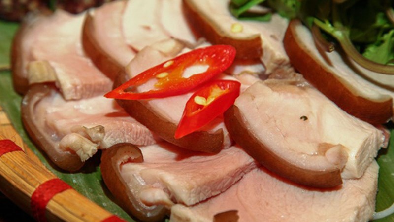 Lợn mán thui luộc