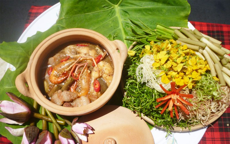 Bông súng mắm kho