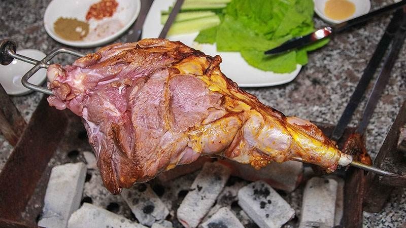 Đùi cừu nướng