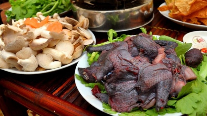 Lẩu gà đen