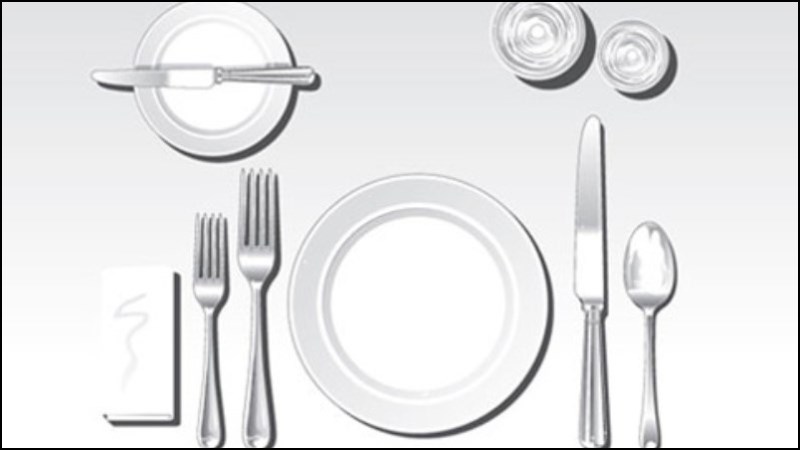 Sắp xếp b&agrave;n ăn kiểu &Acirc;u theo t&iacute;nh chất bữa ăn