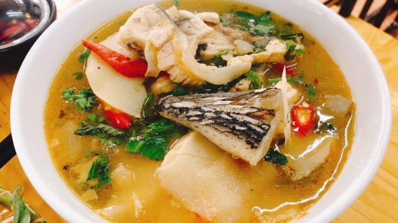 Cá tầm nấu măng
