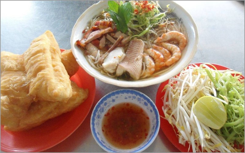 Bún nước lèo 