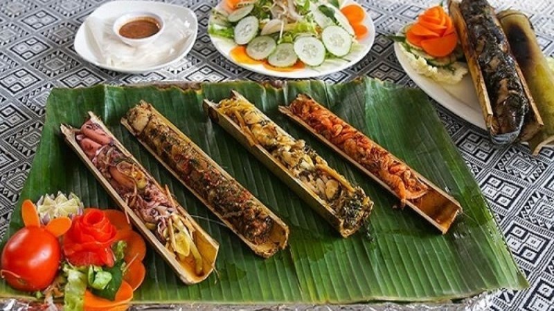 Lá mì nướng ống lô ô 