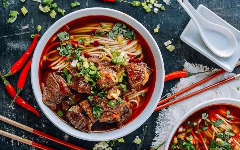 Bún sốt vang