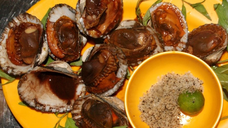 Sò huyết nướng mọi