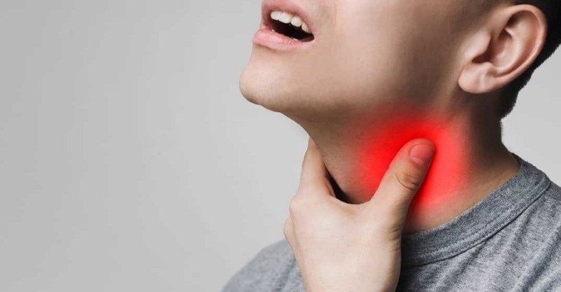 L&agrave;m dịu cơn đau họng