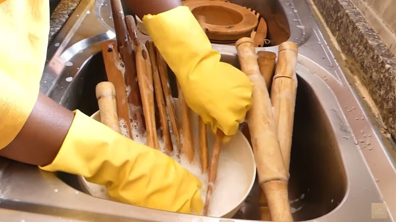 Cách vệ sinh đồ dùng nhà bếp bằng gỗ an toàn, hiệu quả và mẹo bảo quản