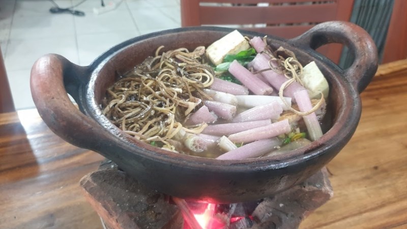 Bông súng mắm kho