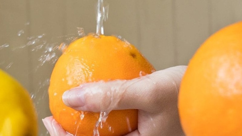 Cách rửa trái cây thuộc họ cam, chanh