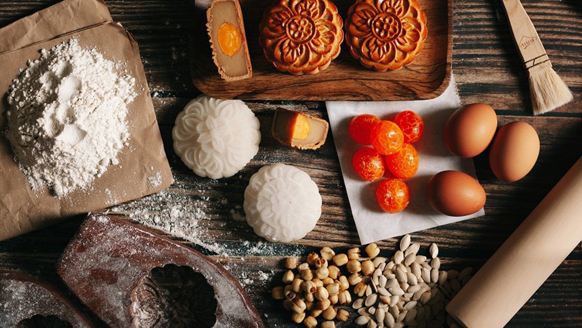 Bánh trung thu bằng bột gì?