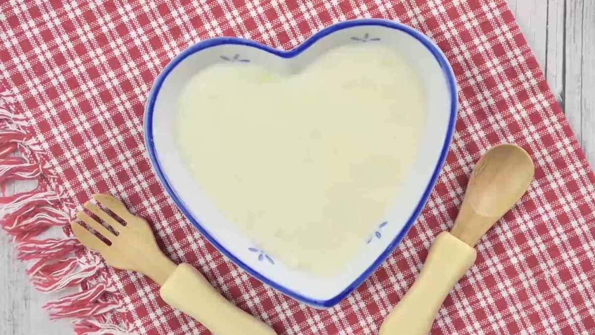 Cách làm bánh mì trộn sữa cho bé ăn dặm đơn giản như thế nào?
