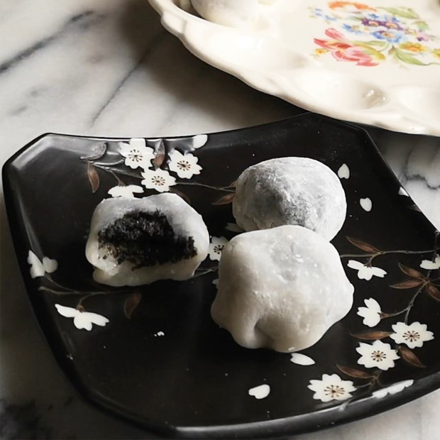 Cách làm bánh mochi nhân mè đen dẻo ngọt, thơm ngon cực đơn giản