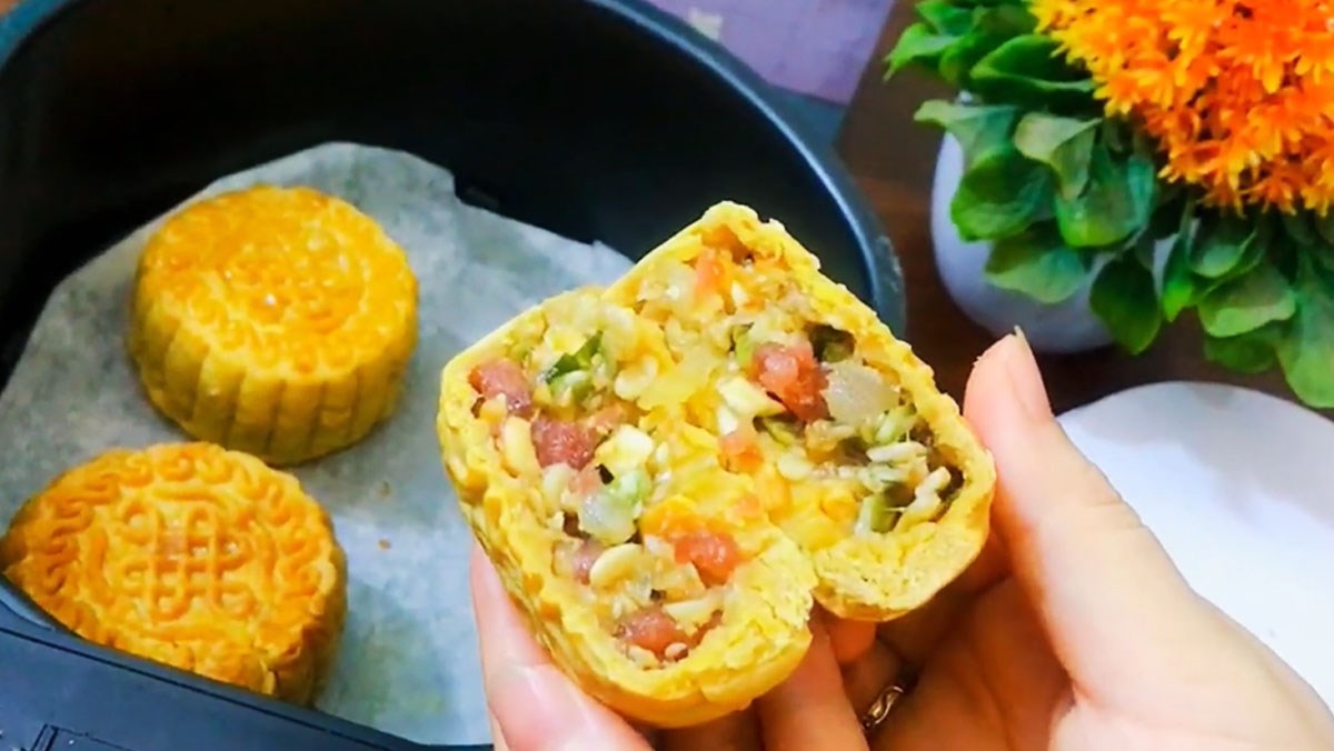 Bánh trung thu nhân thập cẩm bằng nồi chiên không dầu