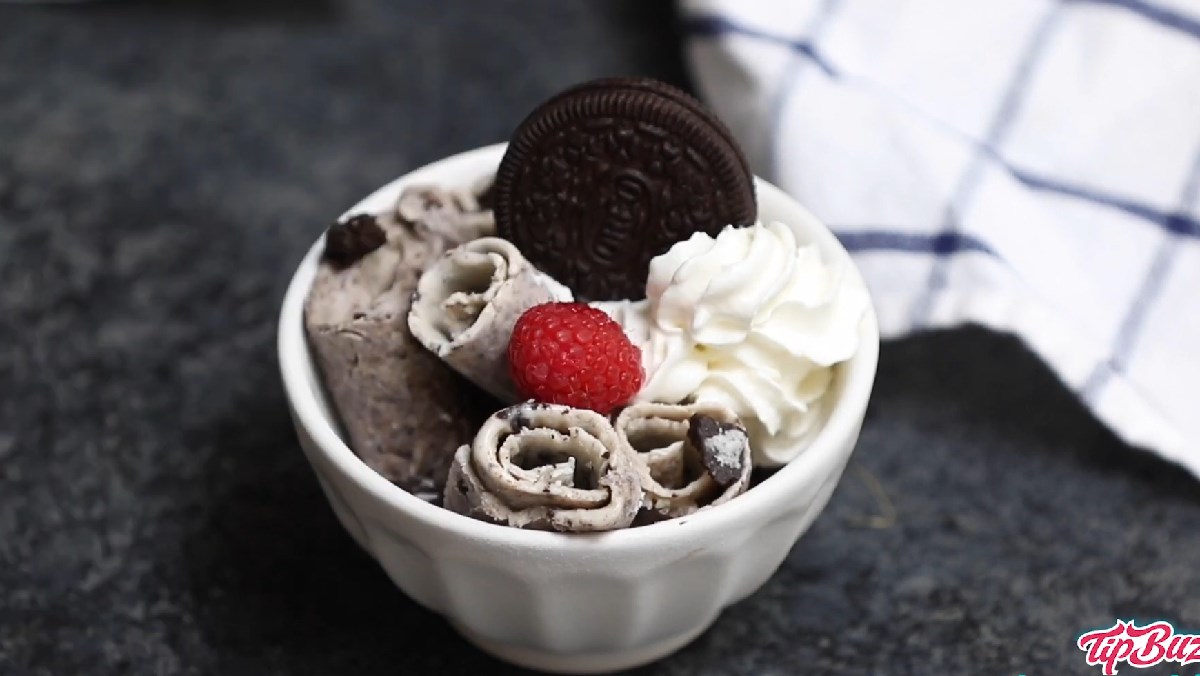 Kem cuộn oreo
