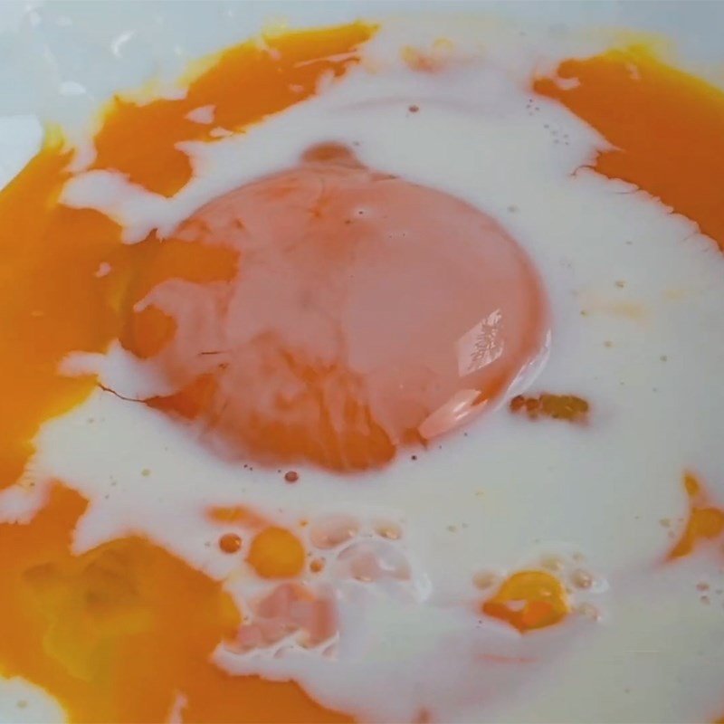 Bước 2 Trộn bột với trứng Bánh souffle pancake không cần bột nở
