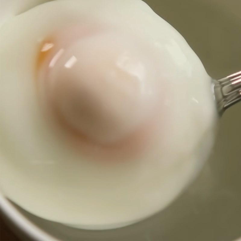 Bước 2 Chần trứng bằng lò vi sóng Trứng chần bằng lò vi sóng
