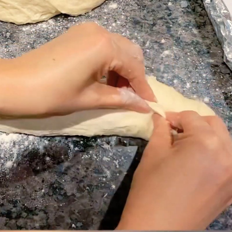 Bước 4 Chia bột và tạo hình bánh Bánh mì baguette kiểu Pháp