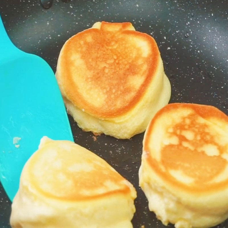 Bước 4 Chiên bánh Bánh souffle pancake không cần bột nở