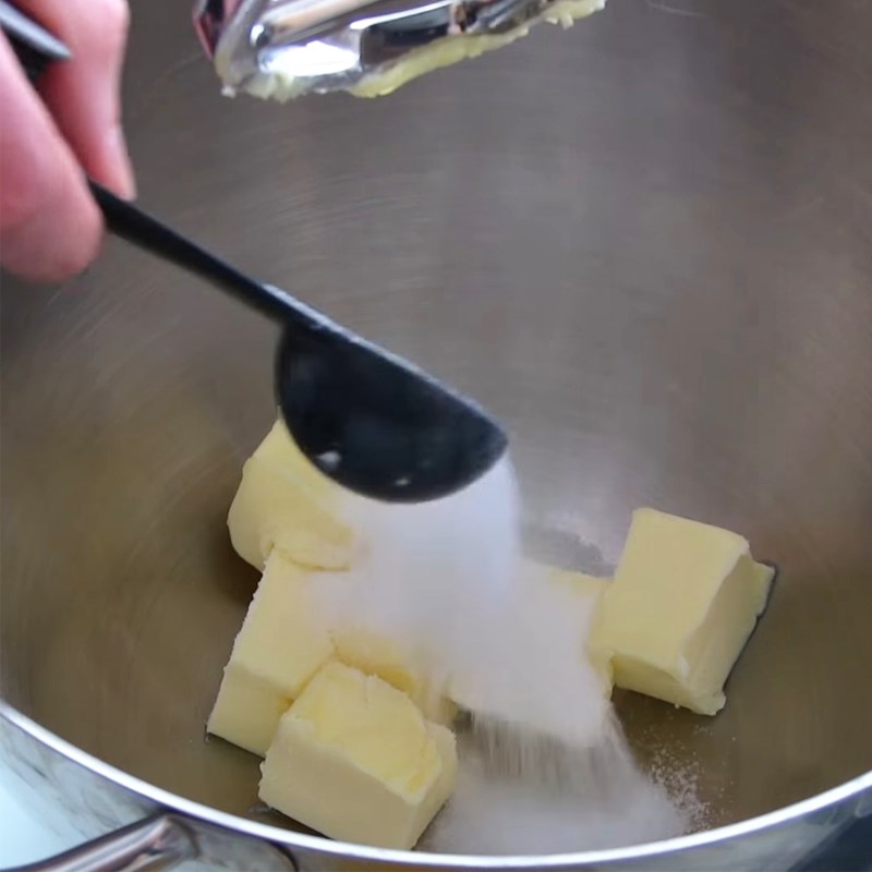 Bước 1 Đánh bơ Bánh tart mận