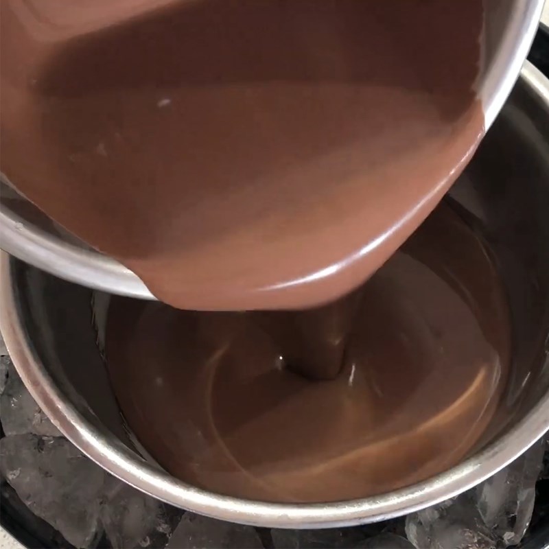 Bước 5 Đánh bông hỗn hợp kem gelato socola Kem Ý gelato socola