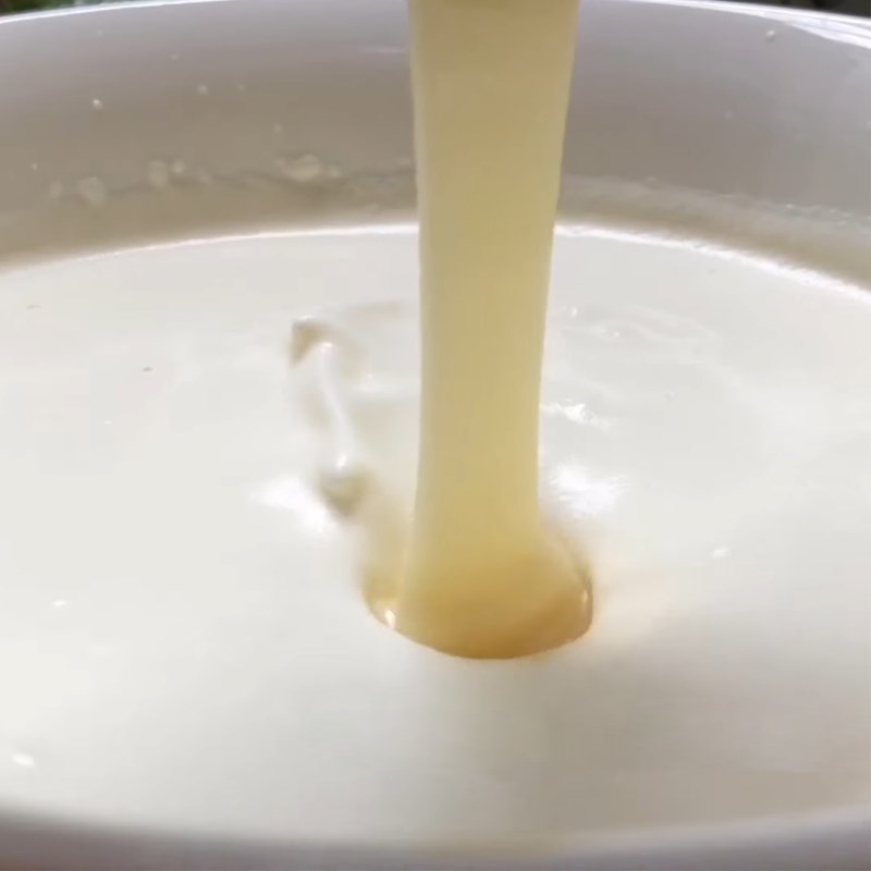 Bước 3 Đánh bông whipping cream Kem bơ sầu riêng