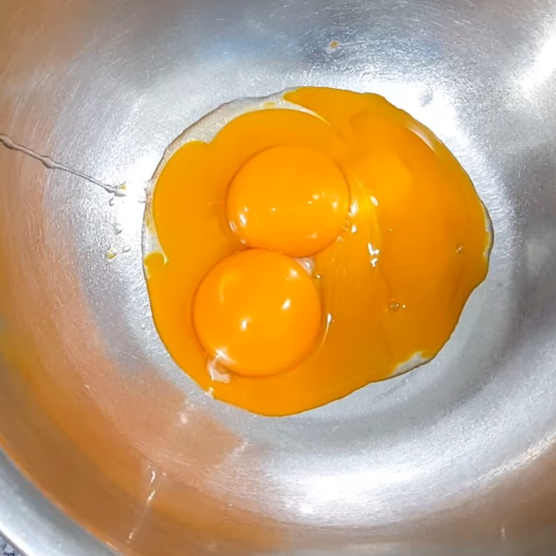 Bước 1 Đánh hỗn hợp trứng đường Kem trái dừa