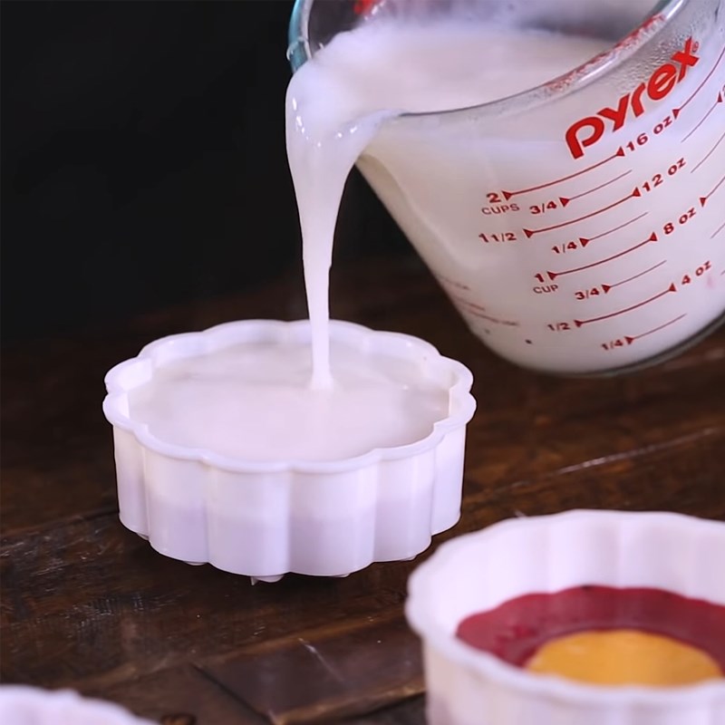 Bước 5 Đổ khuôn rau câu lần 2 Bánh Trung Thu rau câu thanh long đỏ nhân flan