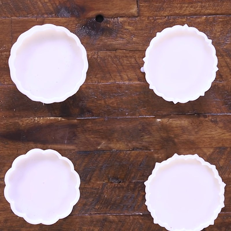 Bước 5 Đổ khuôn rau câu lần 2 Bánh Trung Thu rau câu thanh long đỏ nhân flan