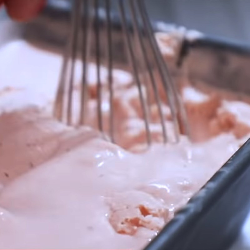 Bước 6 Đổ khuôn và hoàn thành Kem Ý gelato dâu tây