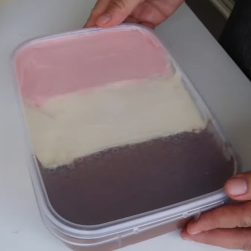 Bước 3 Đổ khuôn và làm lạnh Kem ba màu - neapolitan ice cream