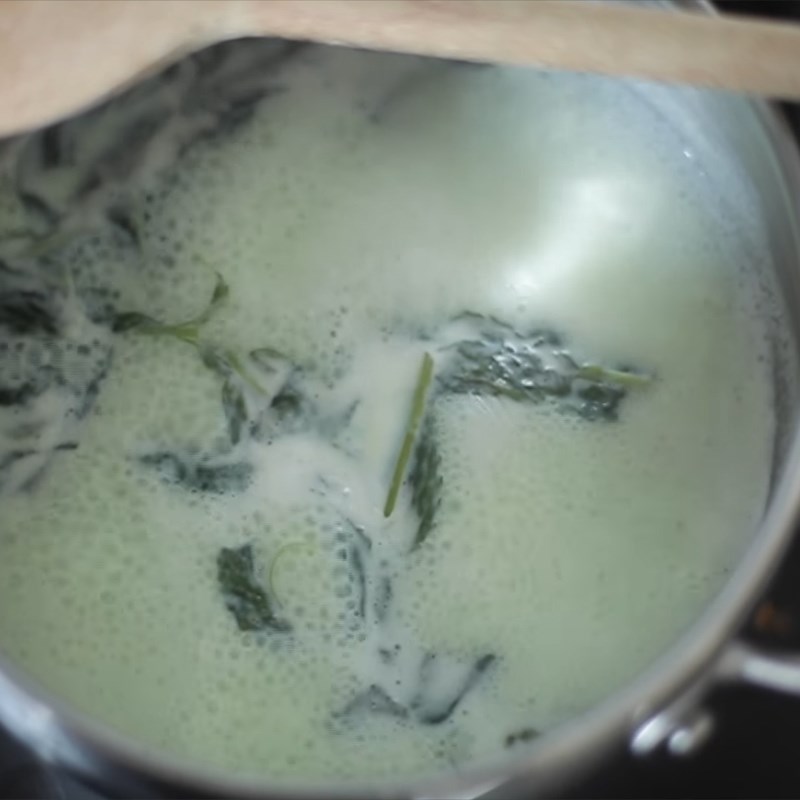 Bước 2 Đun sữa với bạc hà Sữa bạc hà