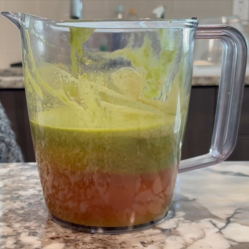 Bước 2 Ép nước cải cầu vồng cần tây táo Nước ép cải cầu vồng cần tây thơm táo