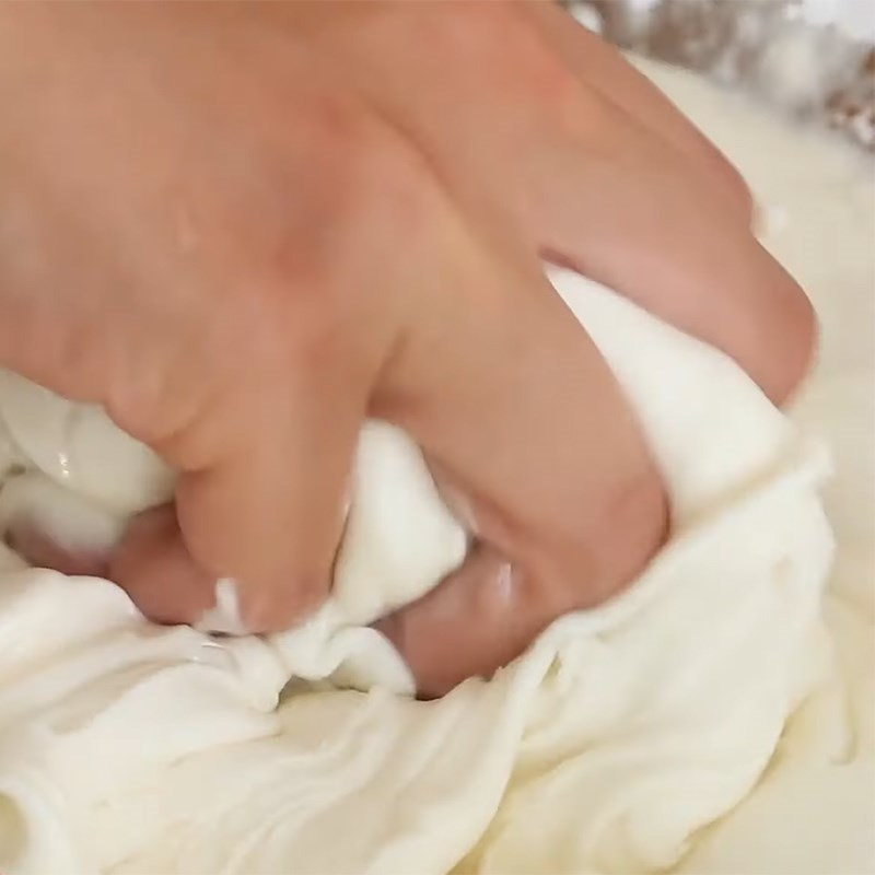 Bước 4 Trộn bột với nước cốt dừa và ủ bột Bánh tai yến