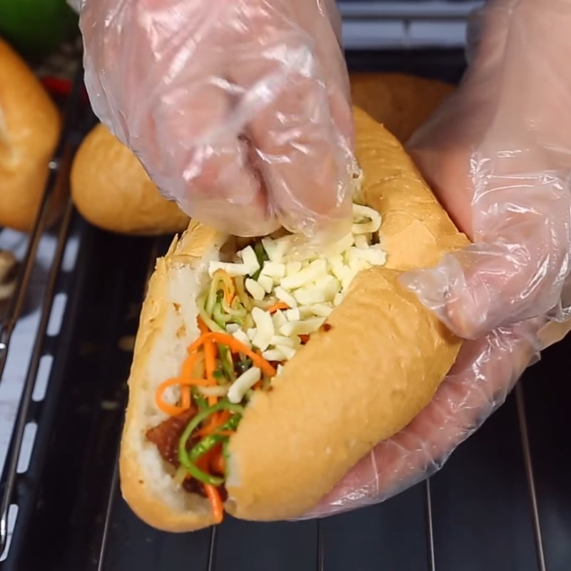 Bước 3 Hoàn thành bánh mì Bánh mì bò miếng phô mai