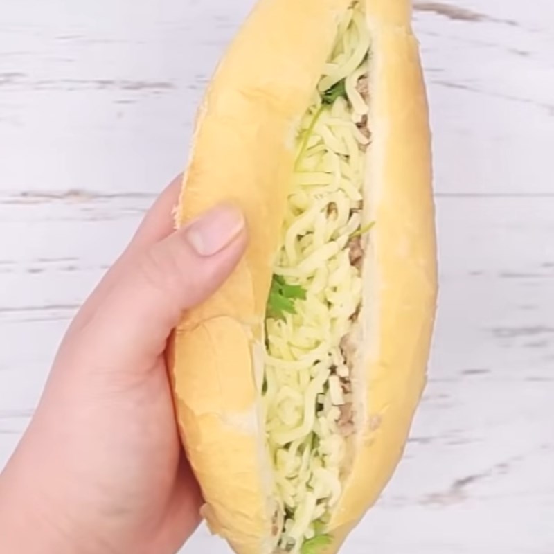 Bước 2 Hoàn thành bánh mì Bánh mì bò băm phô mai