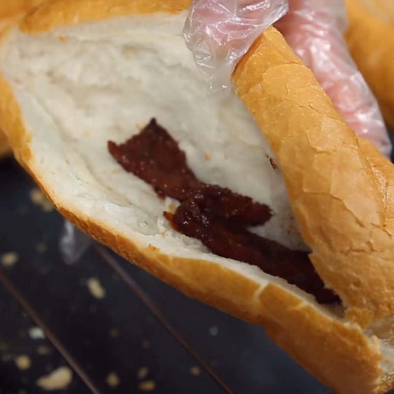 Bước 3 Hoàn thành bánh mì Bánh mì bò miếng phô mai