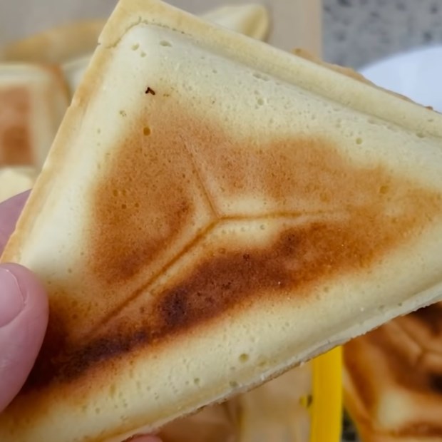 Bước 5 Thành phẩm Bánh hotdog tam giác phô mai