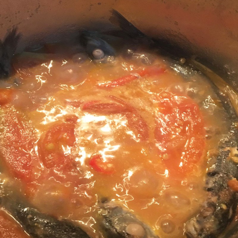 Bước 3 Kho cá với cà Cá nục kho cà chua (Công thức được chia sẻ từ người dùng)