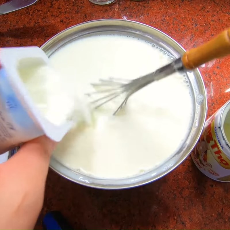 Bước 2 Khuấy sữa chua cái Sữa chua phô mai truyền thống