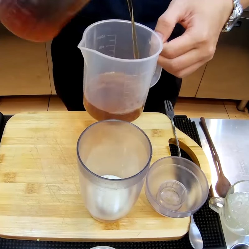 Bước 2 Khuấy trà với hỗn hợp bột kem sữa Trà sữa hokkaido