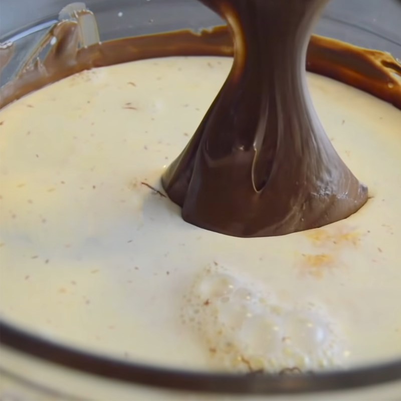 Bước 4 Làm hỗn hợp kem phủ socola Bánh kem socola trái cây