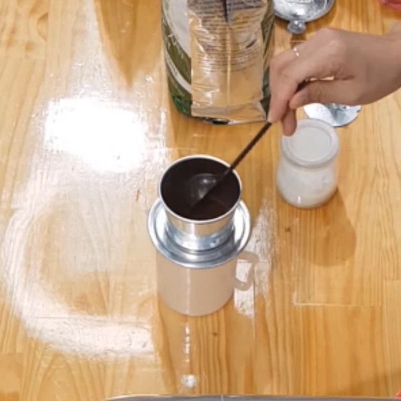 Bước 3 Làm nước cốt cà phê Trà sữa kem tiramisu